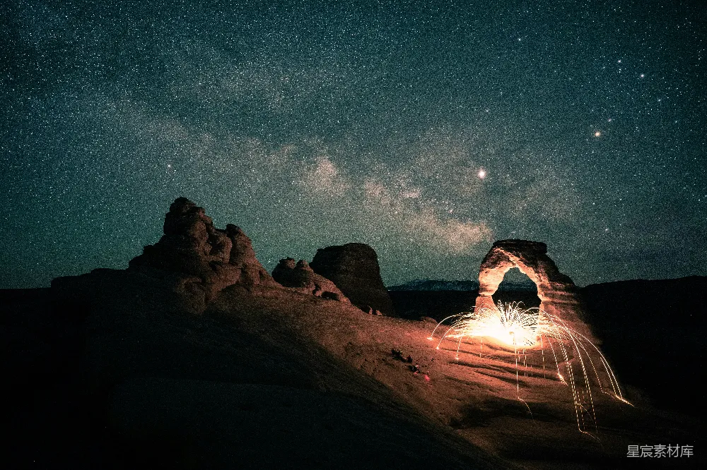 高清摄影 自然风光 夜间摄影 星空 沙漠 奇石 星空下的自然奇观