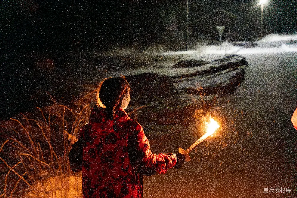 高清摄影 冬夜 篝火 雪景 温暖 户外 冬夜篝火