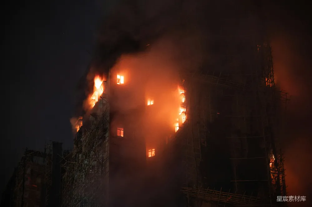 高清摄影 火灾 高楼 夜景 紧急事件 建筑事故 高楼火灾夜景