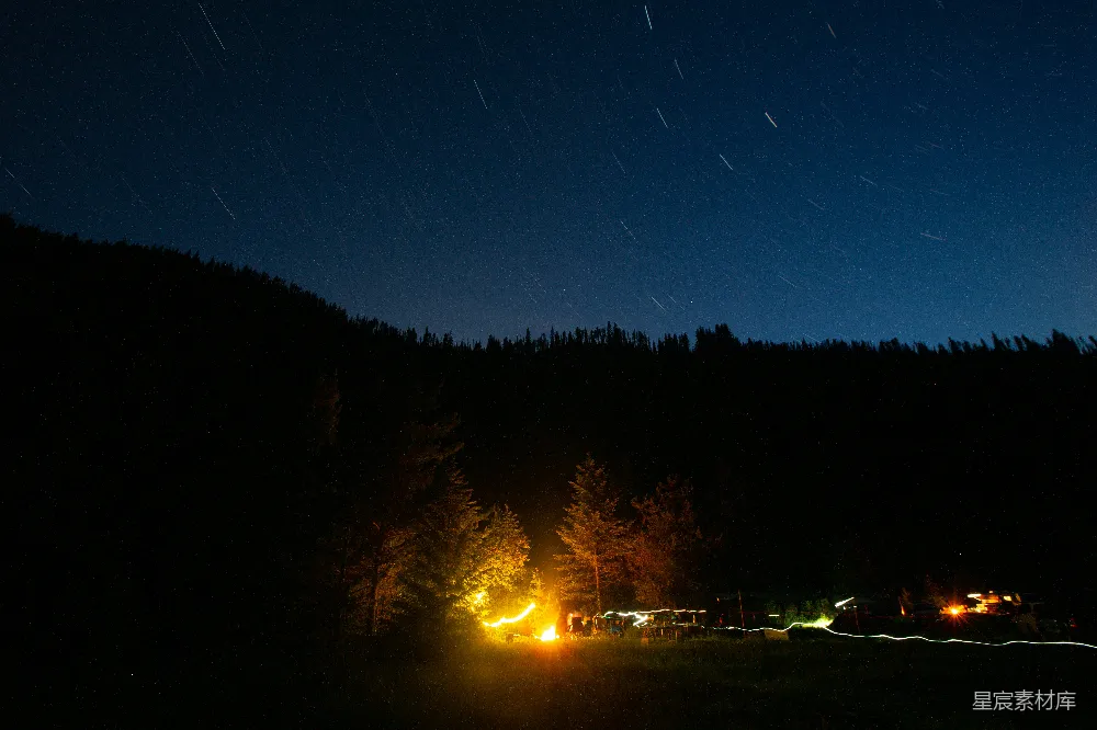 高清摄影 自然 星空 篝火 夜晚 户外 篝火夜景下的星空