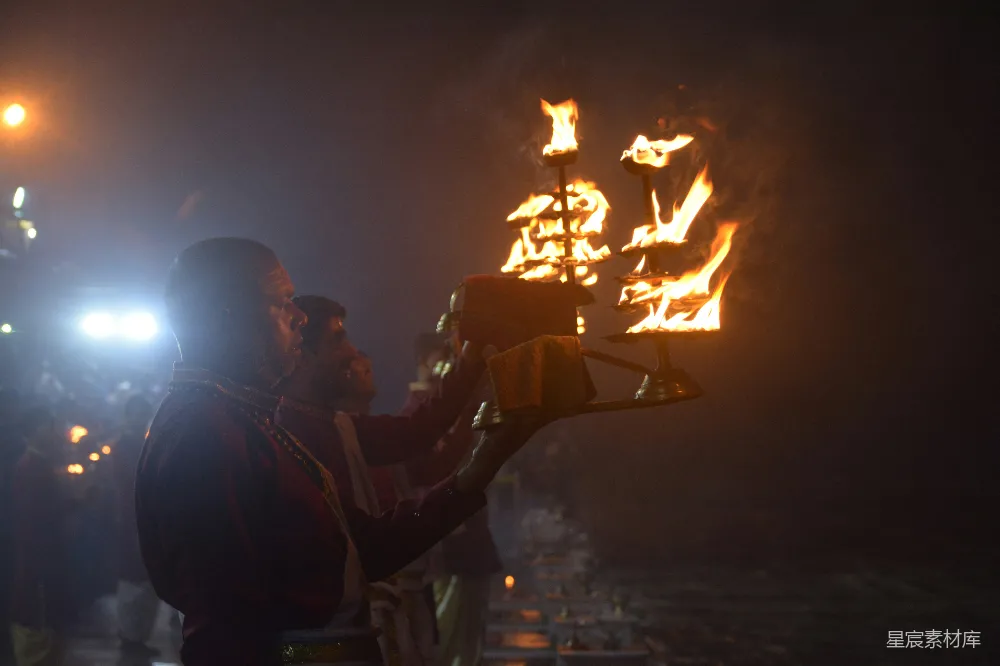 高清摄影 祭祀 仪式 火焰 宗教 夜晚 祭祀仪式上的火光