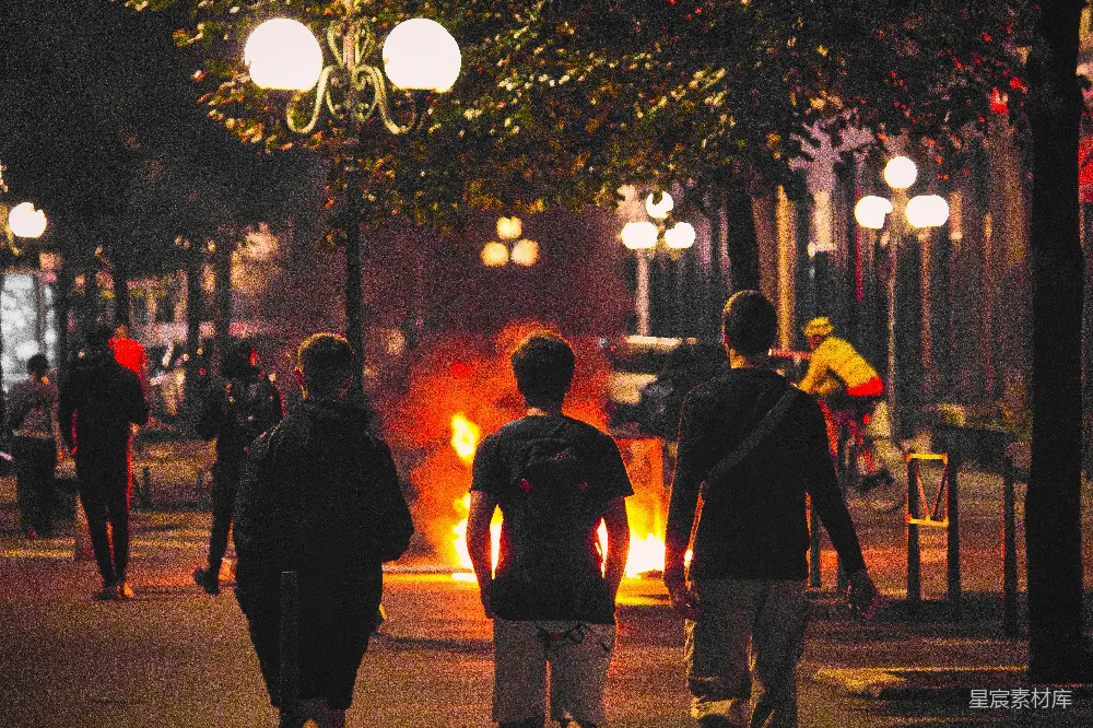 高清摄影 夜景 篝火 人群 城市生活 户外活动 夜幕下的篝火晚会