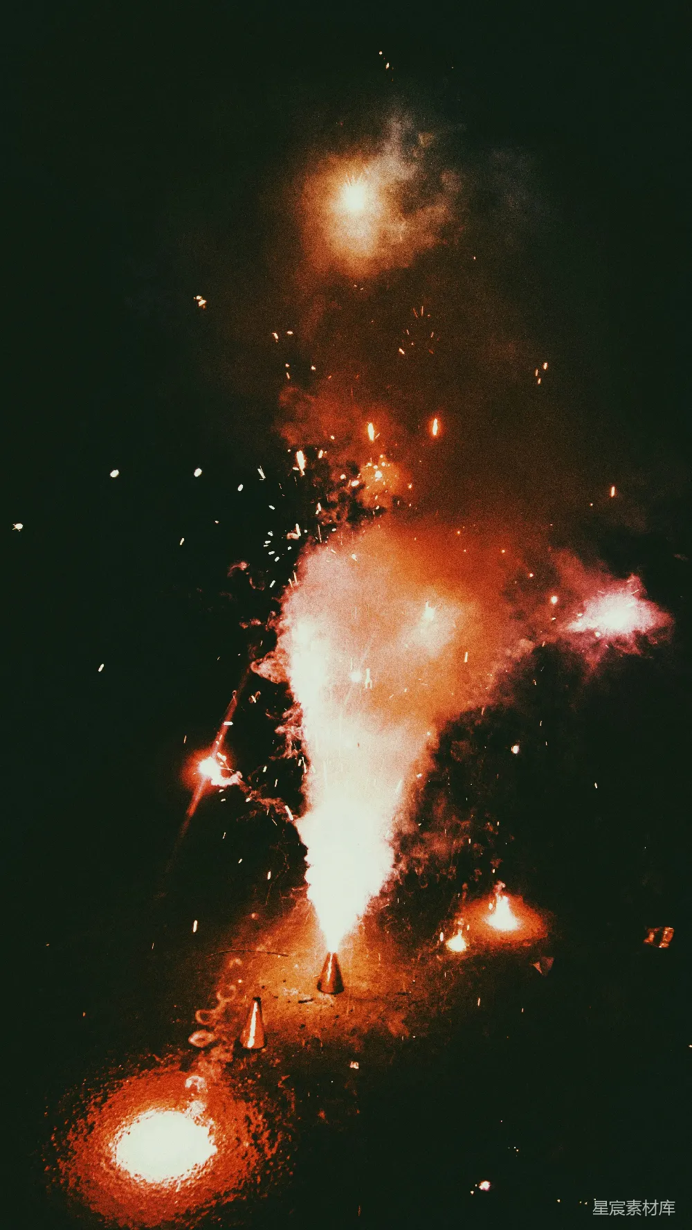 高清摄影 烟花 夜景 节日 庆祝 美丽 夜空中的烟花