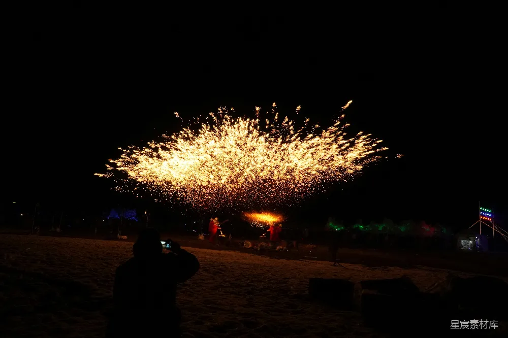 高清摄影 烟花 夜景 海滩 节日 庆祝 夜空下的烟花表演