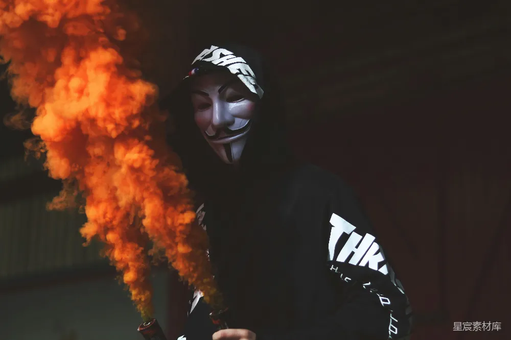 高清摄影 匿名者 街头风格 抗议者 烟雾弹 黑色幽默 匿名者：烟雾弥漫的街头战士