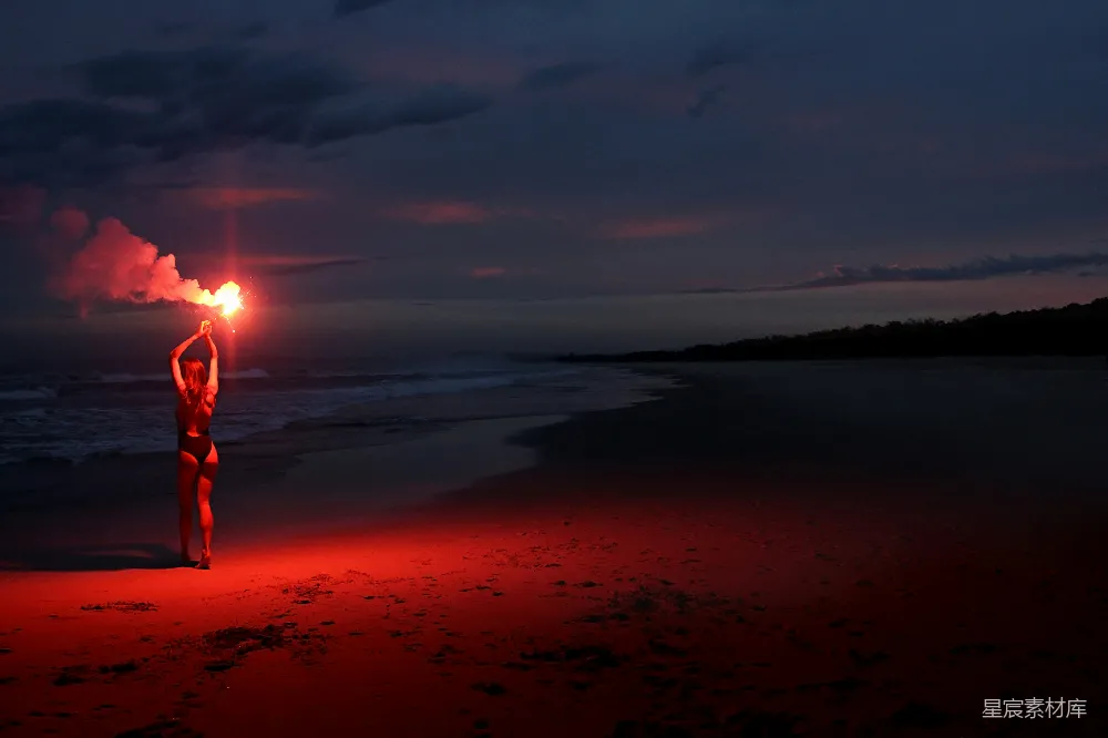 高清摄影 海滩 夜景 烟花 休闲 自然 海滩上的夜色与火光