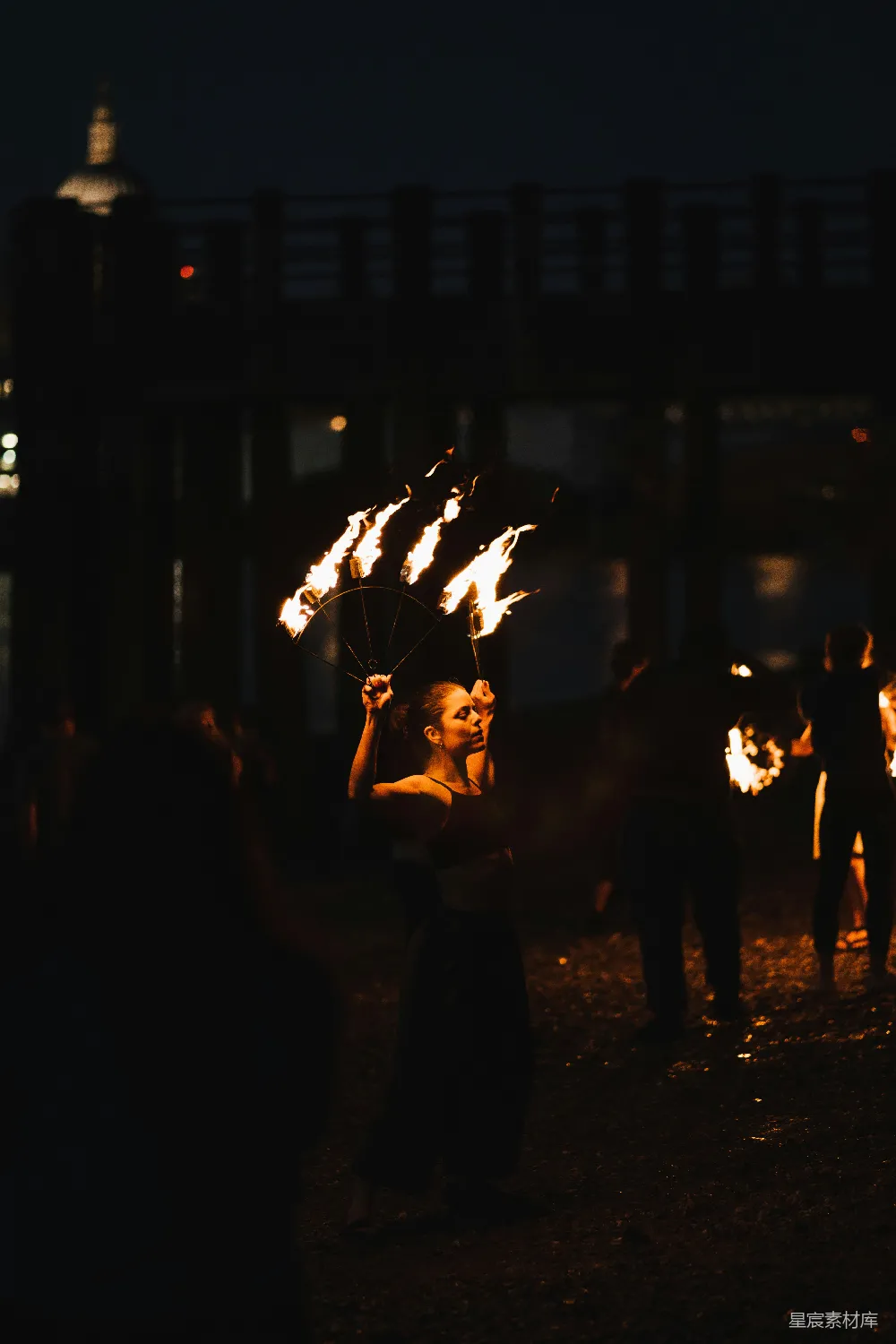 高清摄影 火舞 夜景 表演 城市 艺术 夜幕下的火舞