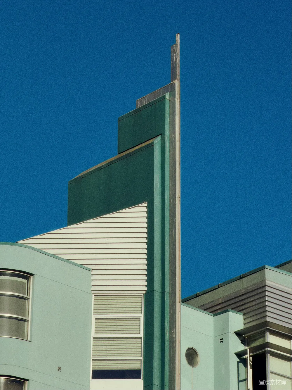 高清摄影 建筑 现代风格 城市景观 几何线条 蓝天空 现代建筑的几何美感