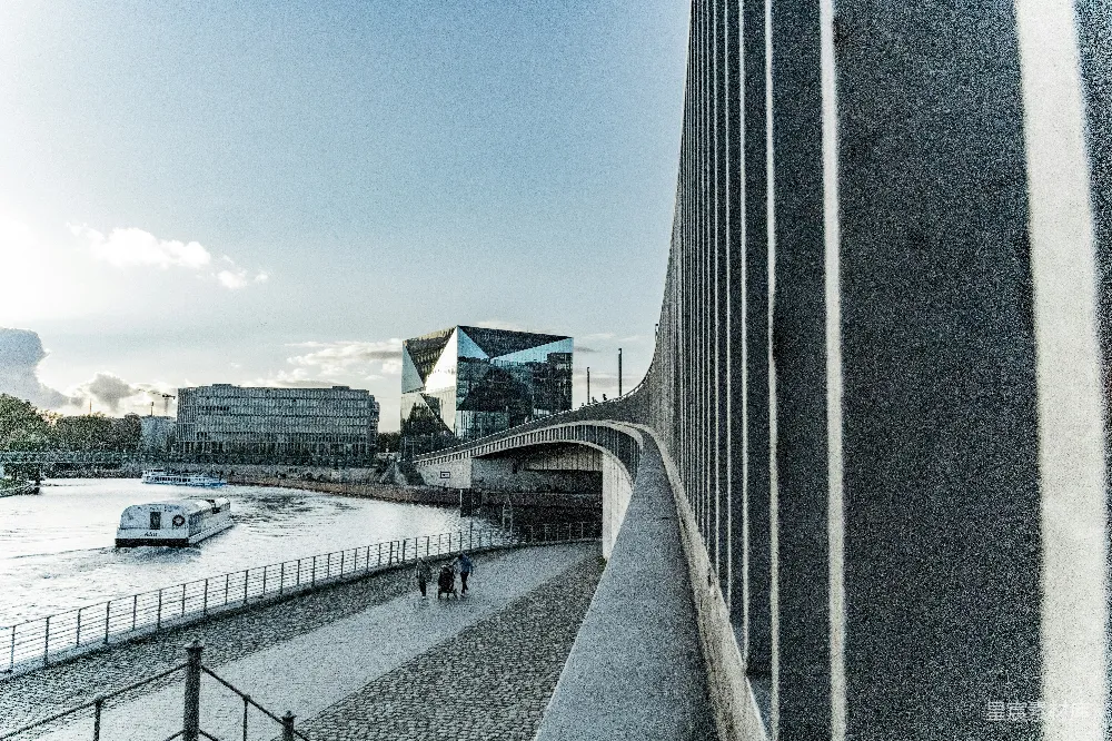 高清摄影 现代建筑 河岸 都市风景 建筑艺术 城市生活 现代建筑与河岸的都市风景