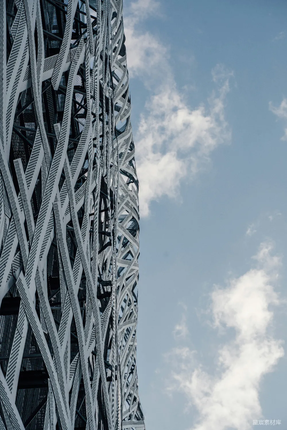 高清摄影 建筑 现代 天空 云朵 设计 现代建筑与蓝天
