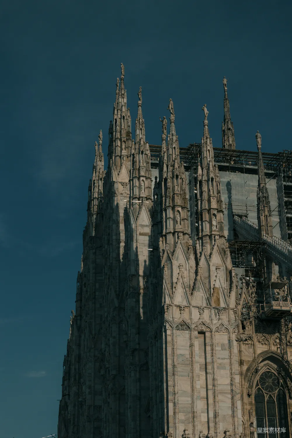 高清摄影 米兰 大教堂 哥特式 建筑 城市 米兰大教堂的天际线
