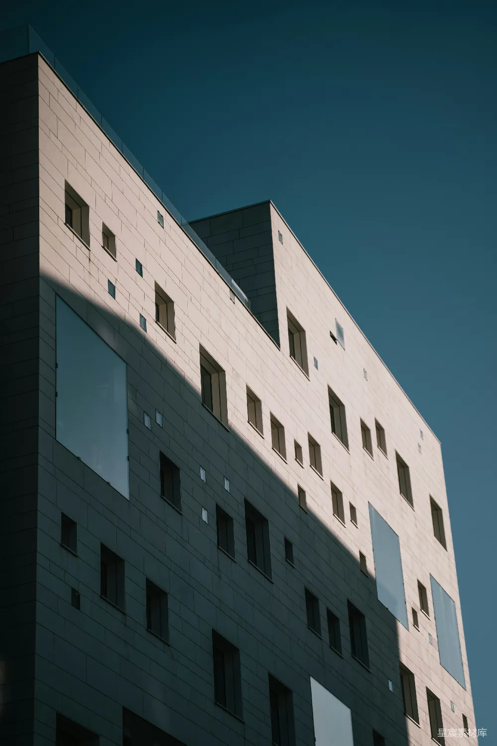 高清摄影 建筑 现代风格 城市景观 几何线条 城市建筑 现代建筑的光影交错