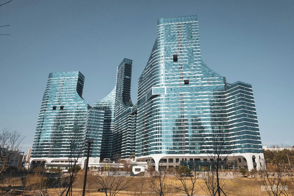 高清摄影 现代建筑 未来主义 城市景观 摩天大楼 商务中心 未来感建筑：现代都市的象征