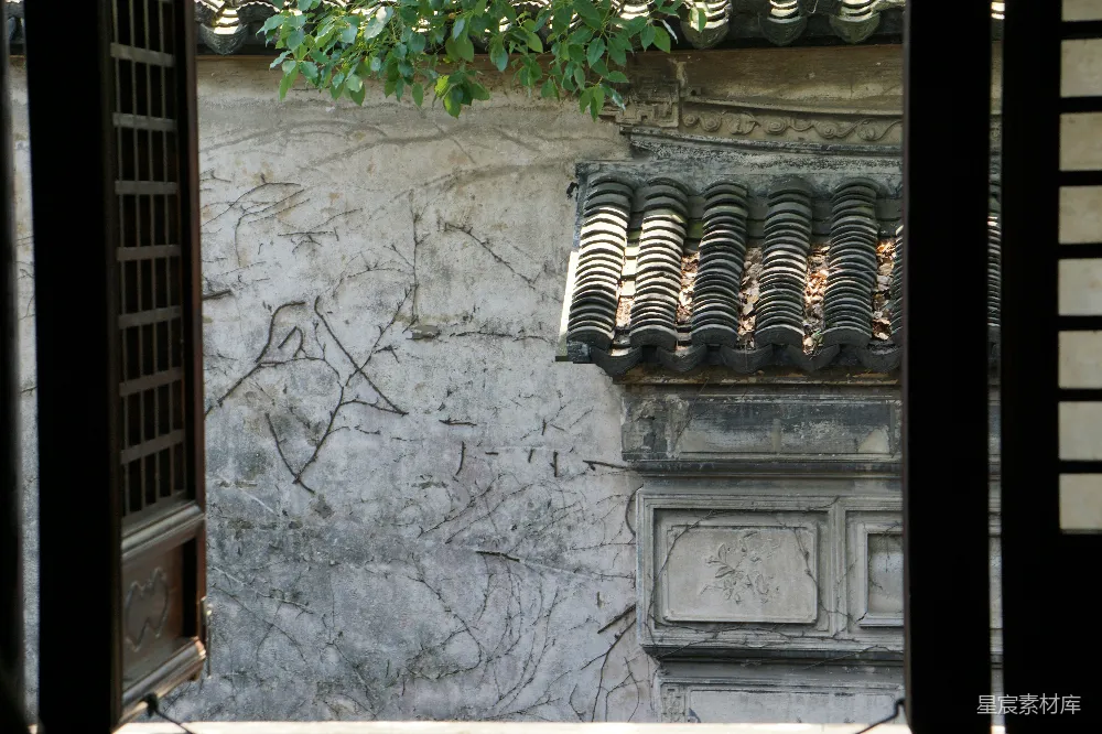 高清摄影 古建筑 窗棂 瓦檐 历史建筑 传统风格 古建筑中的窗棂与瓦檐