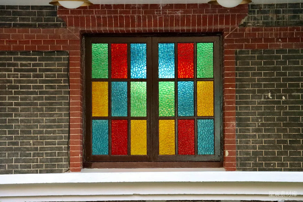 高清摄影 窗户 彩色玻璃 复古 建筑细节 装饰 多彩玻璃窗