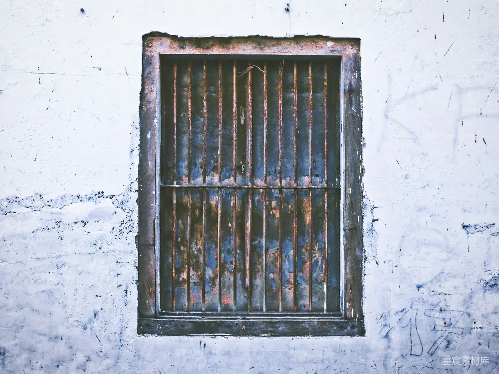 高清摄影 窗户 老墙 复古 铁窗 历史感 老墙上的铁窗