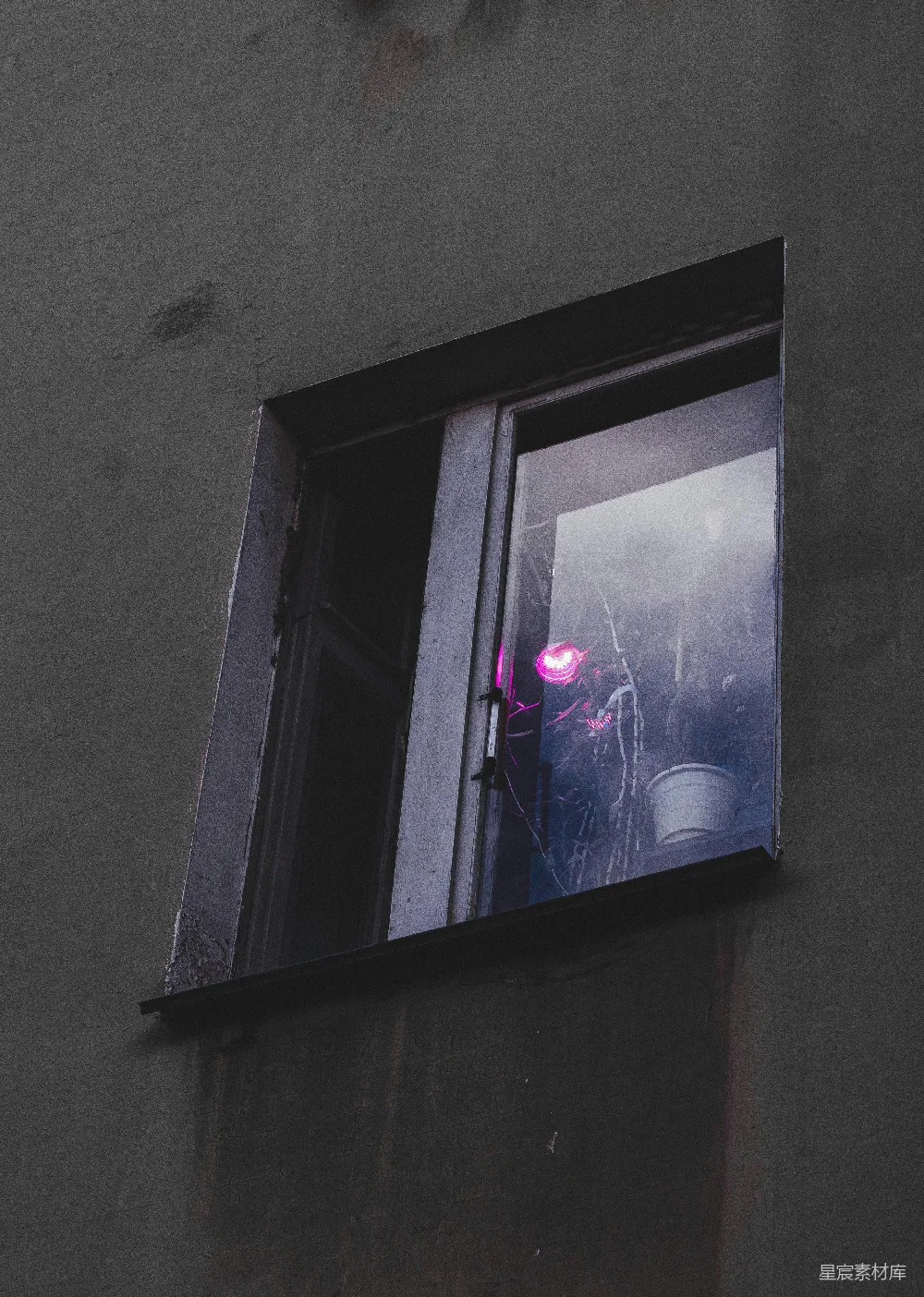 高清摄影 窗户 霓虹灯 建筑 夜晚 城市 窗户里的霓虹灯