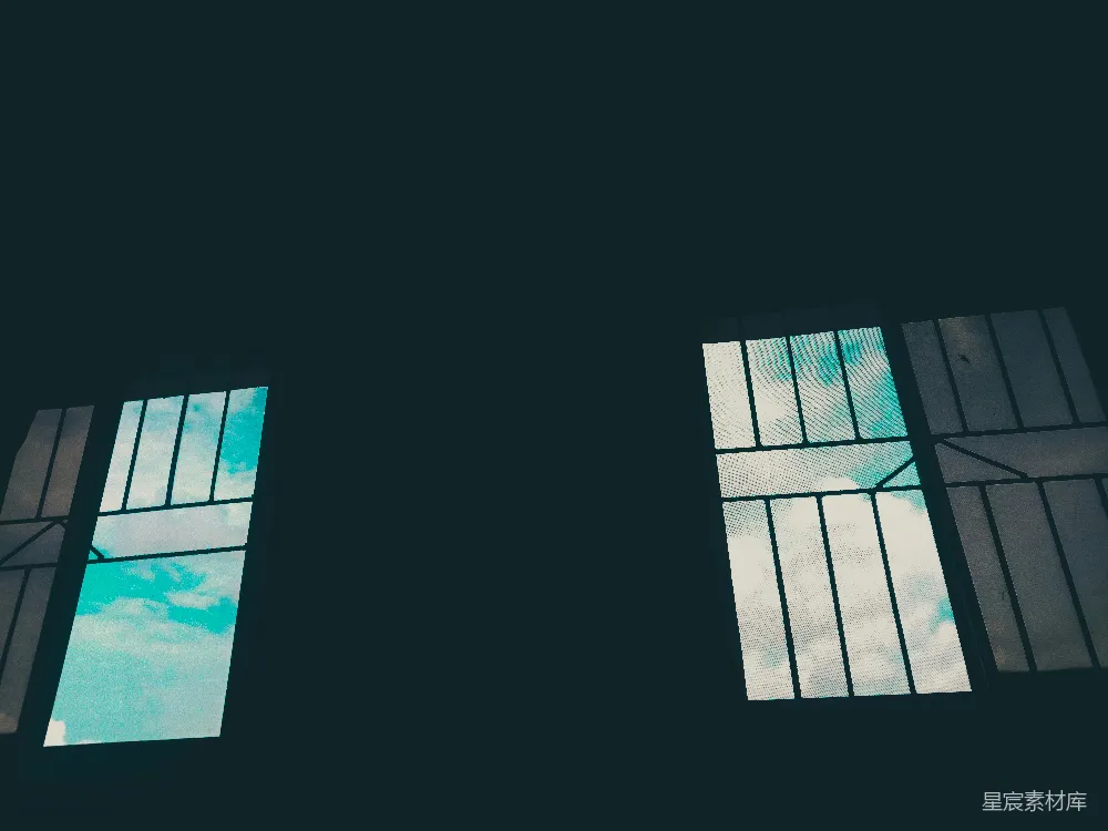 高清摄影 窗户 铁窗 天空 阴郁 建筑 透过铁窗看天空