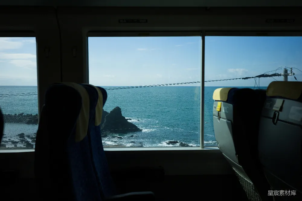 高清摄影 火车 海边 风景 旅行 自然 火车上的海边风景