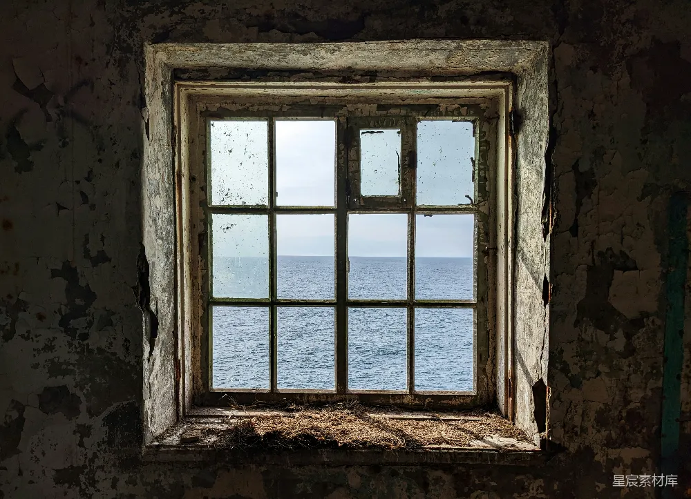 高清摄影 窗户 海景 废弃建筑 怀旧 自然 老旧窗户与远方的海