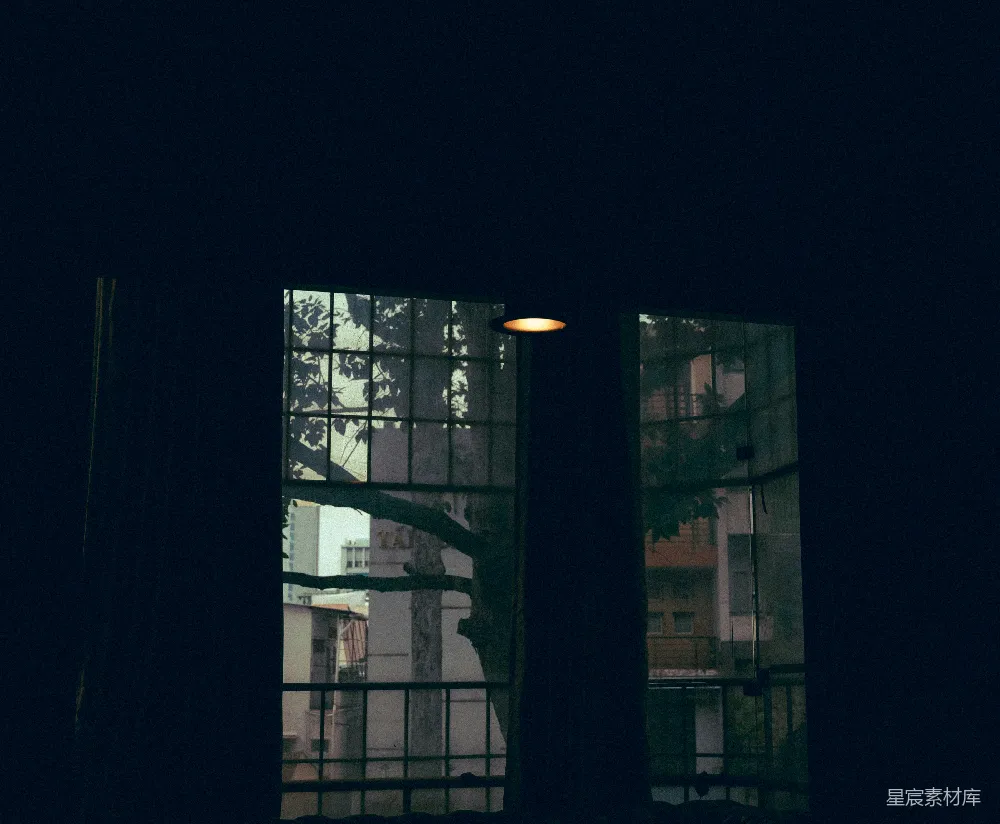 高清摄影 城市夜景 窗户 静谧 建筑 夜晚 夜幕下的窗户
