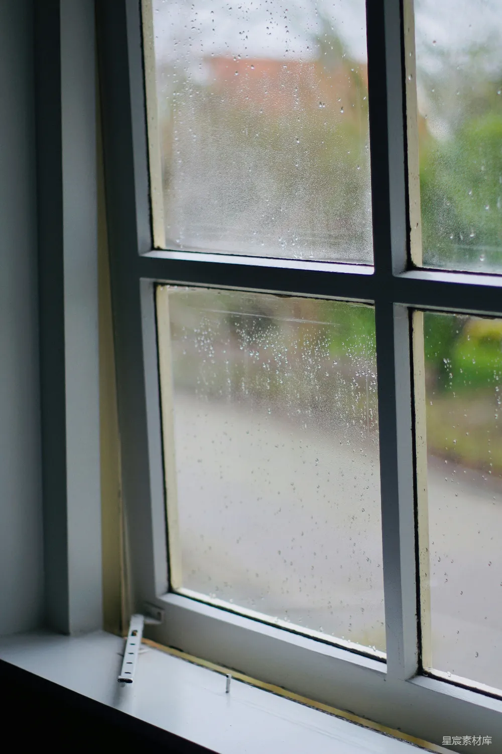 高清摄影 窗户 水珠 雨后 自然 室内 雨后窗户上的水珠