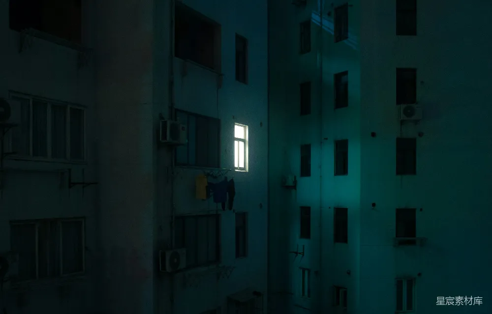 高清摄影 城市生活 阴郁 日常 孤独 建筑 昏暗中的阳台