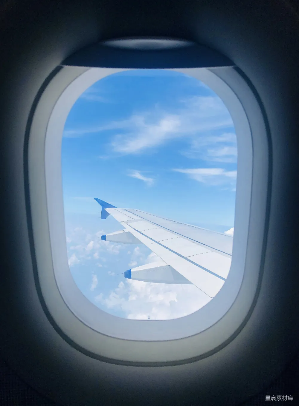 高清摄影 飞机 云朵 天空 旅行 自然 飞机窗外的蓝天白云