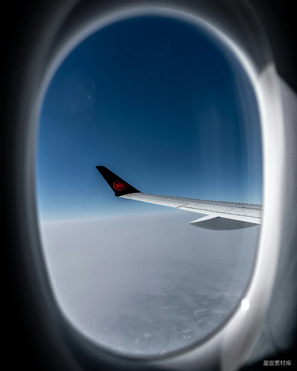 高清摄影 飞机 旅行 空中视角 蓝天 飞行 飞机舷窗视角下的空中旅行