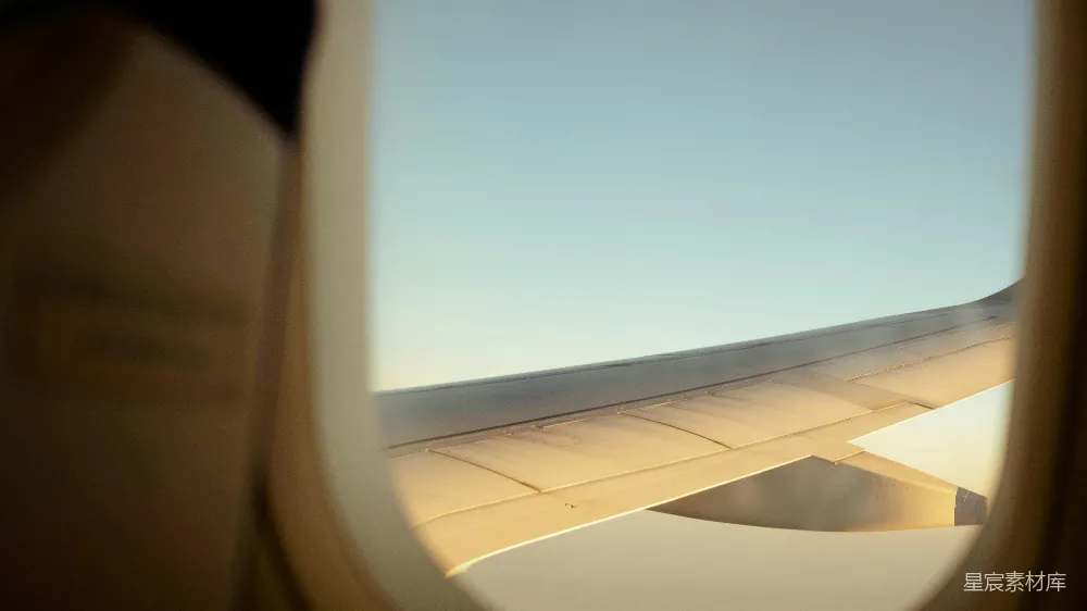高清摄影 飞机 天空 旅行 自然 风景 飞机窗外的蓝天与机翼