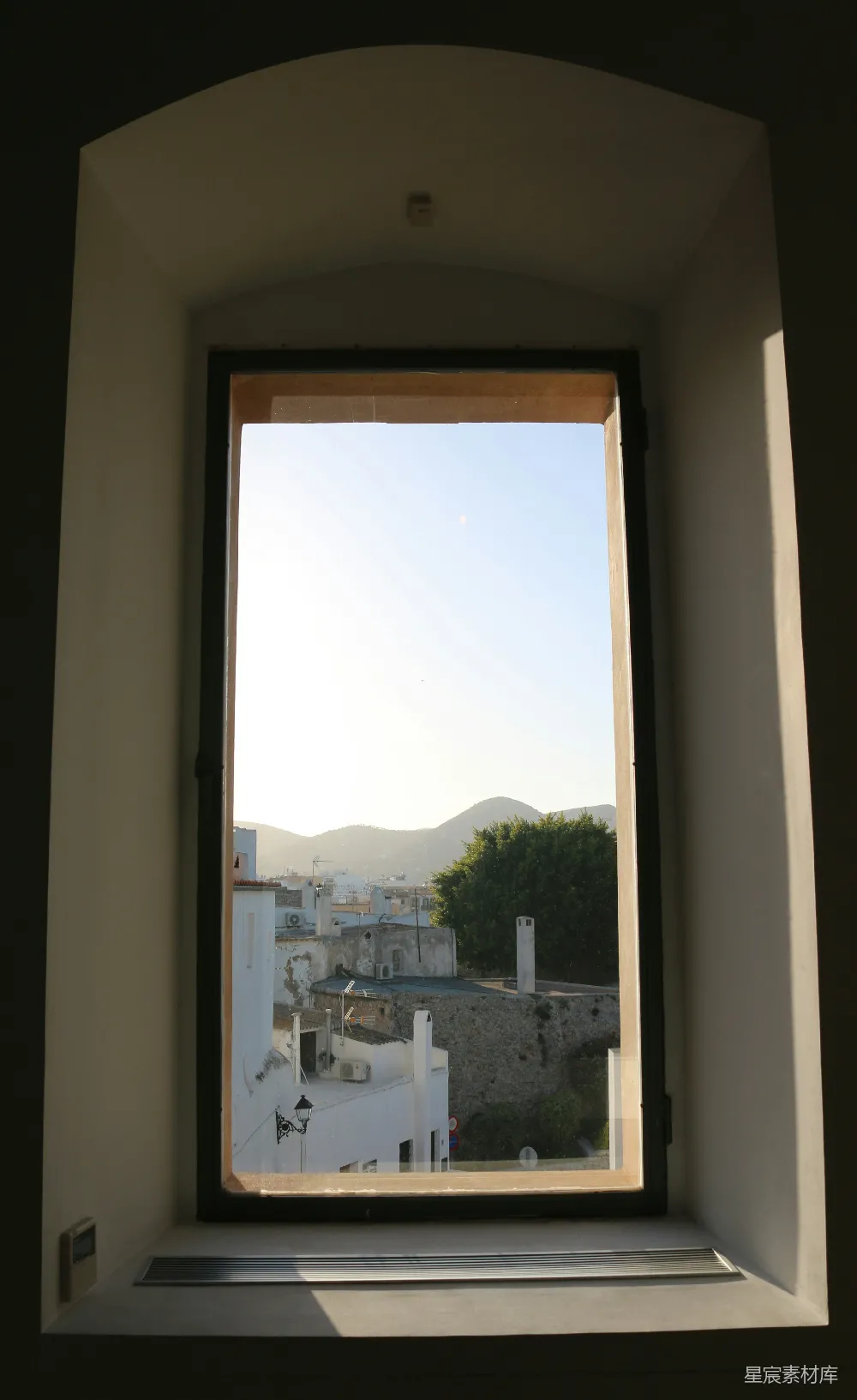 高清摄影 窗景 小镇 晨光 建筑 自然 窗外的小镇晨景