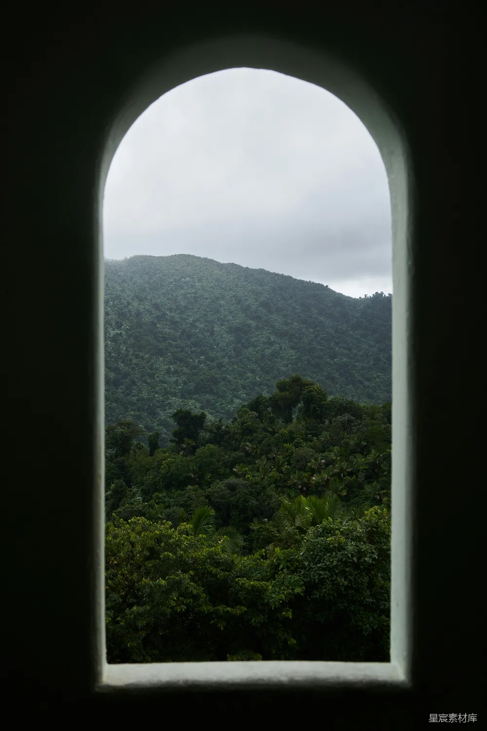 高清摄影 风景 自然 窗户 山林 宁静 窗外的山林