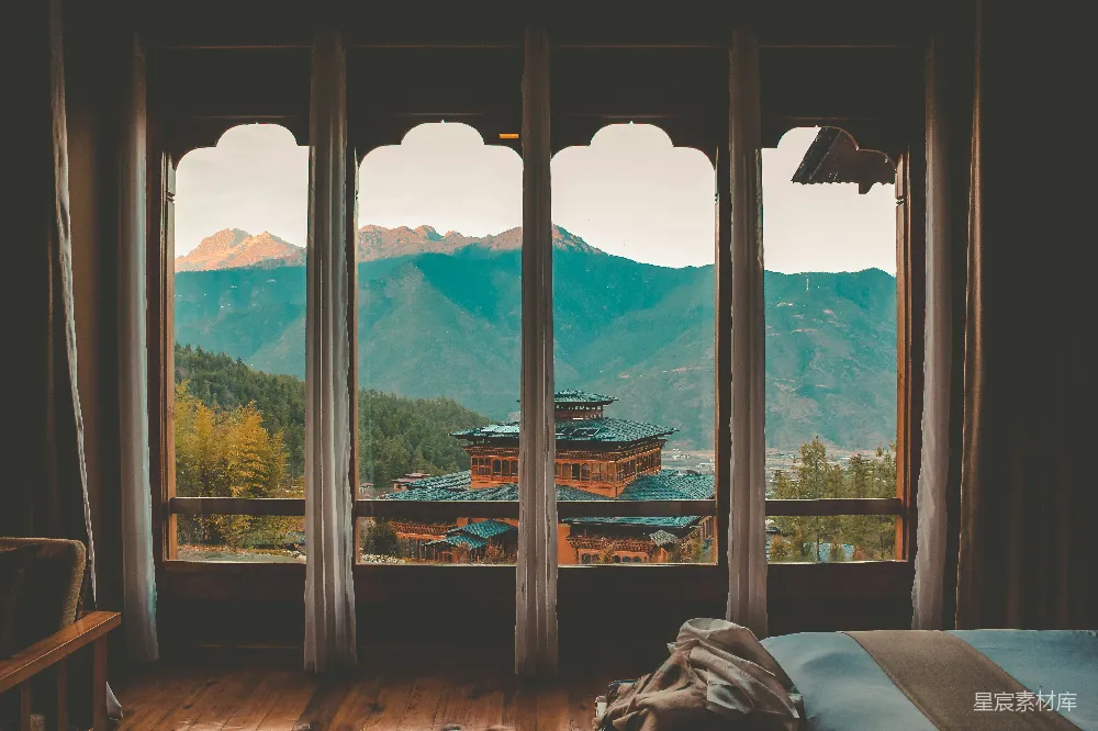 高清摄影 窗外风景 传统建筑 自然风光 宁静生活 山间民宿 窗外的山景与传统建筑
