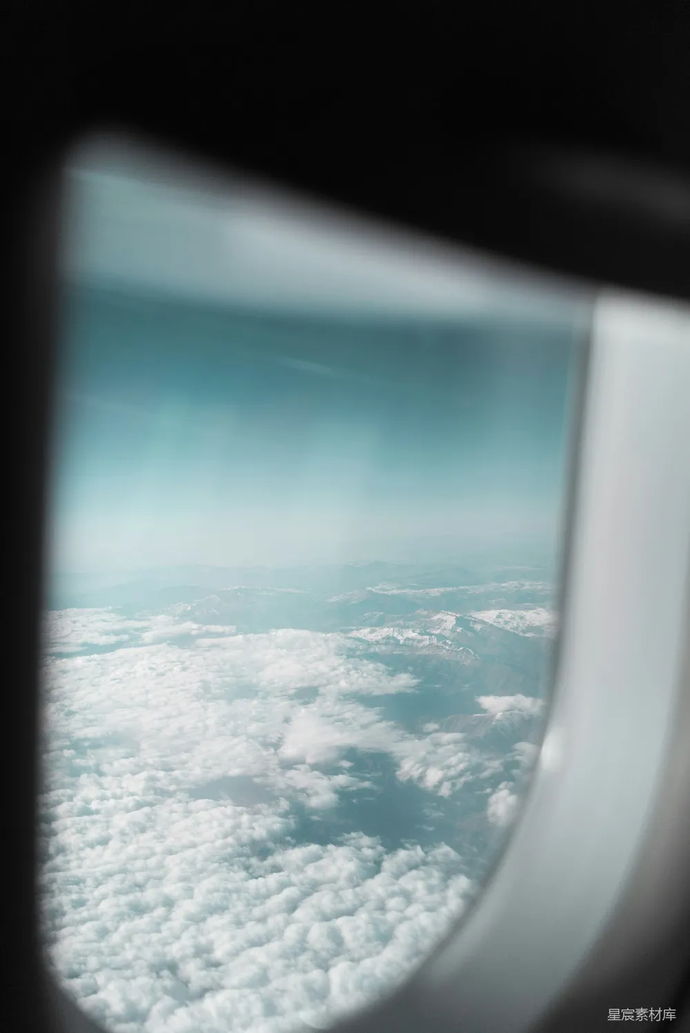 高清摄影 空中摄影 风景 旅行 云层 山脉 飞机上的云端视角