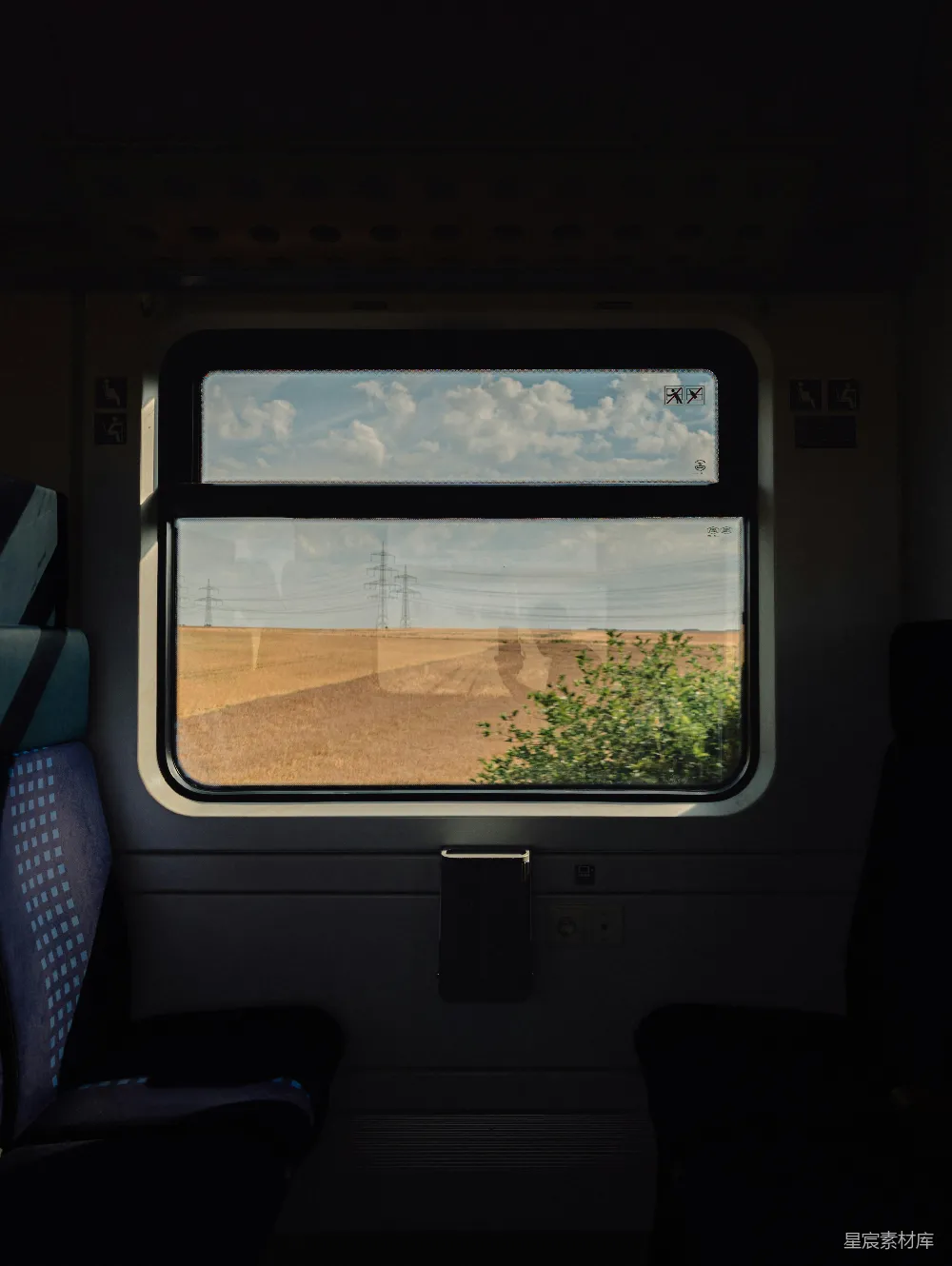 高清摄影 火车 风景 田野 旅行 自然 火车窗外的田野