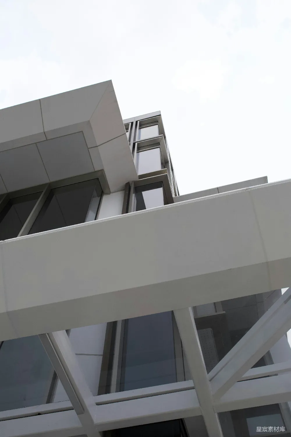 高清摄影 现代建筑 几何线条 城市景观 建筑设计 简约风格 现代建筑的几何之美