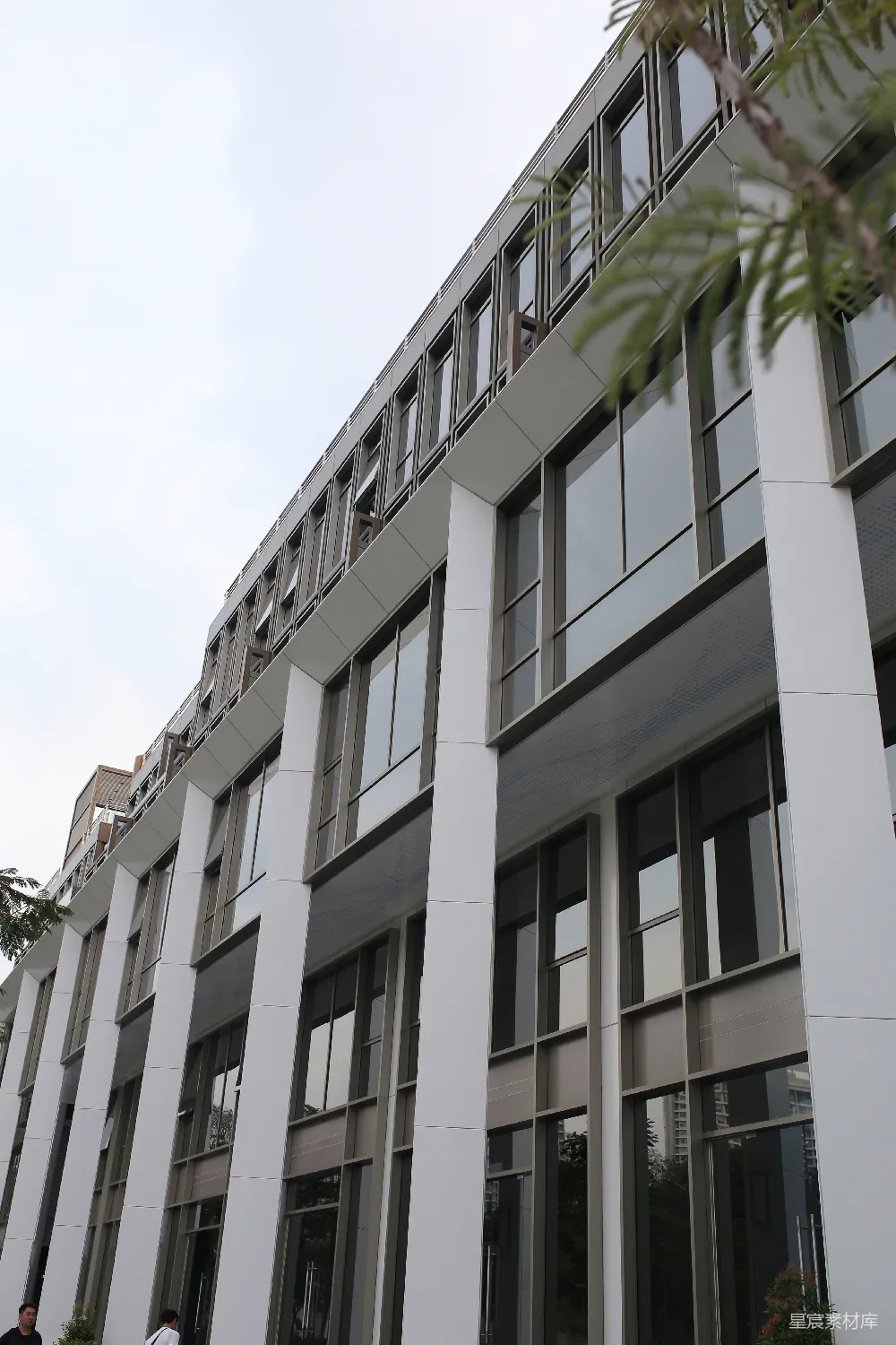 高清摄影 建筑 现代风格 城市景观 商务建筑 城市风光 现代高层建筑外观