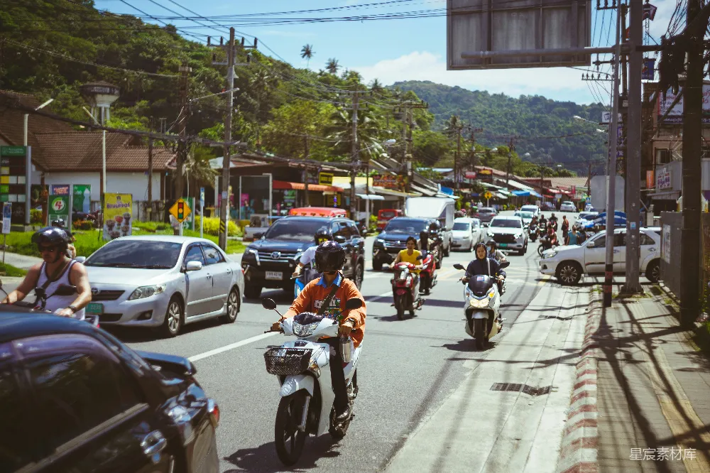 高清摄影 乡村 摩托车 交通 日常 自然 繁忙的乡村街道