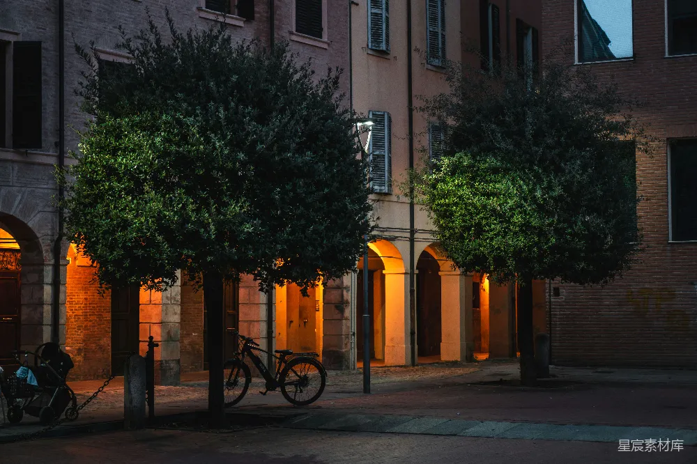 高清摄影 夜晚 街道 建筑 城市 静谧 夜晚的街道与古建筑