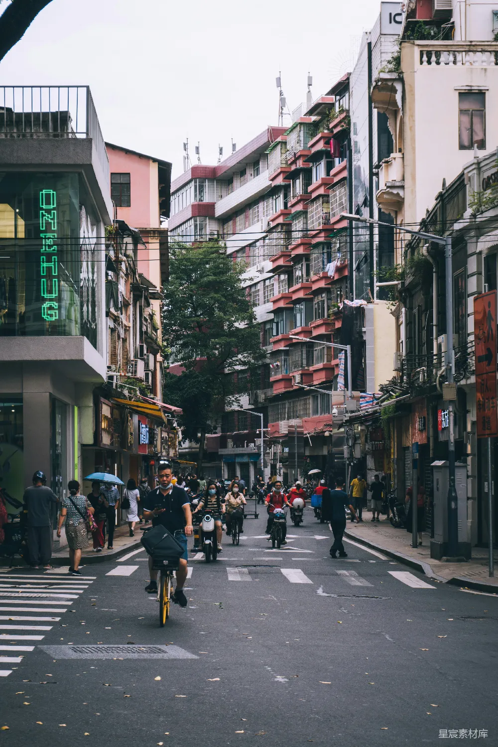 高清摄影 城市 生活 日常 交通 建筑 繁忙的都市街道