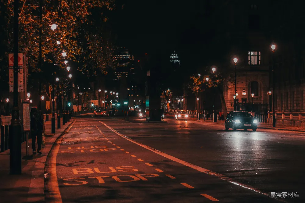高清摄影 夜景 城市 公交车站 灯光 街道 城市夜景下的公交车站