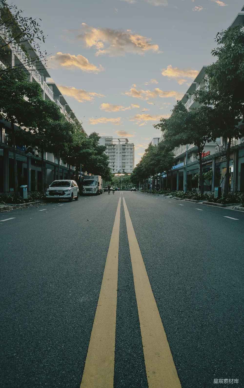 高清摄影 城市 黄昏 街道 宁静 建筑 城市黄昏的宁静街道