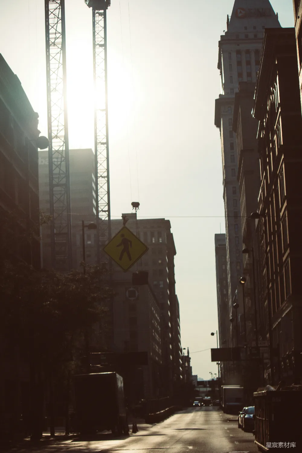 高清摄影 城市 早晨 建筑 阳光 街道 城市中的晨曦