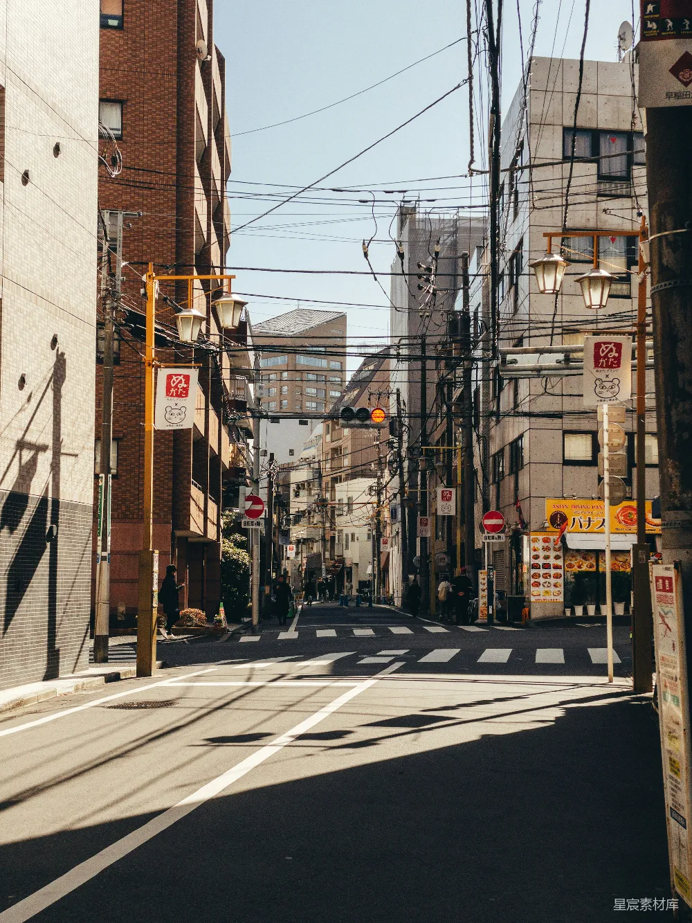 高清摄影 城市 街道 建筑 光影 宁静 城市中的安静街道