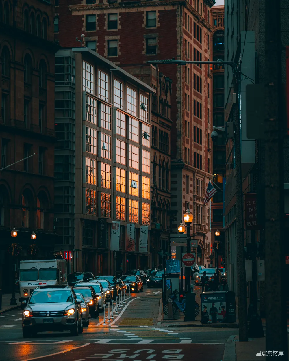 高清摄影 城市 黄昏 建筑 街道 车辆 城市黄昏的街景