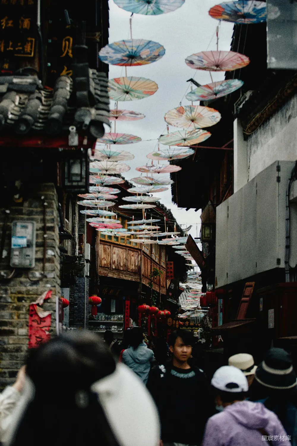 高清摄影 古镇 伞影 喧嚣 文化 旅游 古镇伞影下的喧嚣