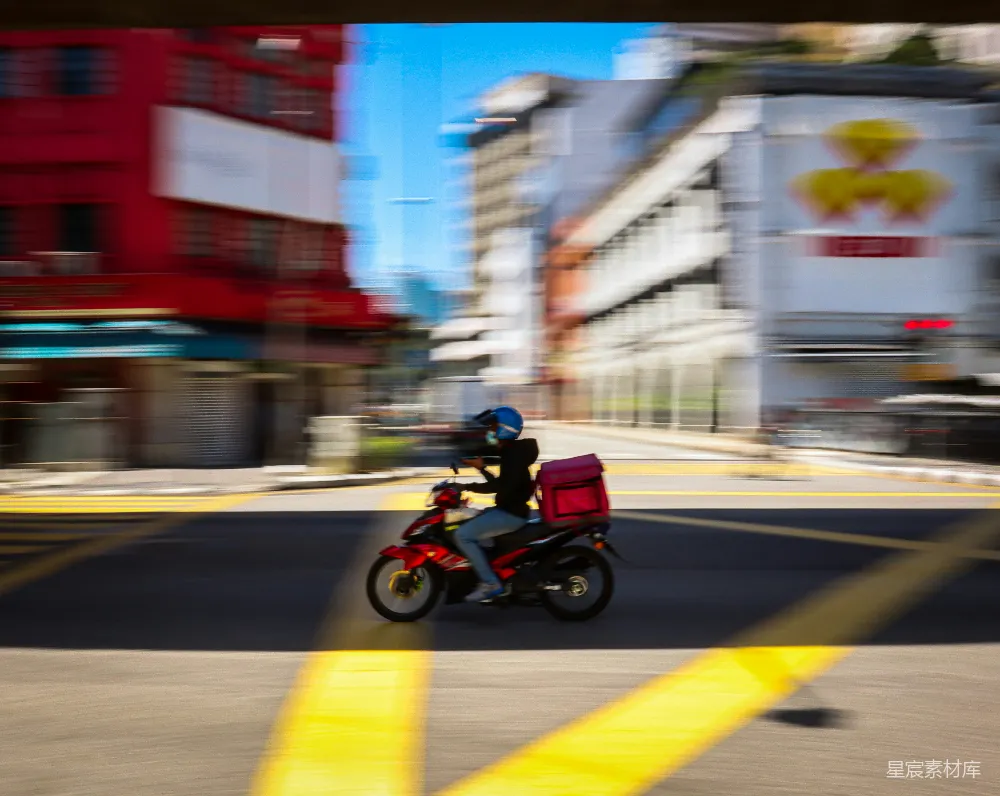 高清摄影 城市 快递 摩托车 动感 街头 城市中的快递员