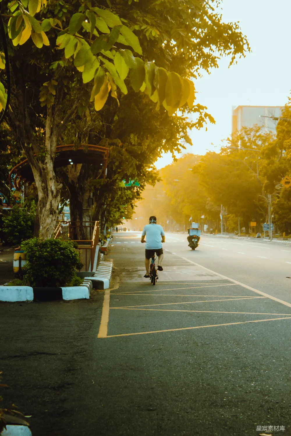 高清摄影 城市 晨光 骑行 自然 都市 城市中的晨光骑行