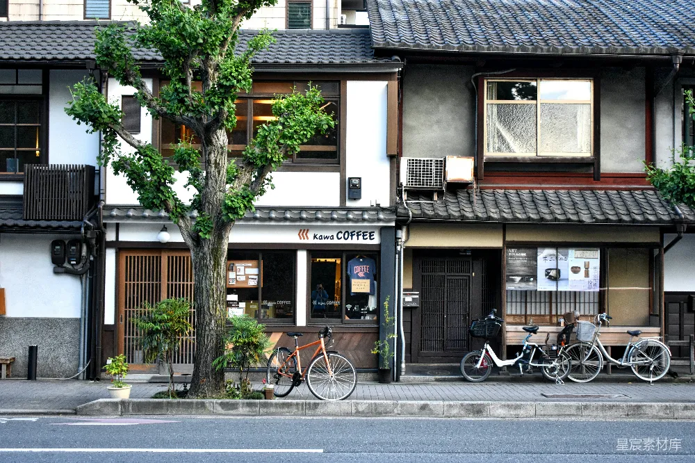 高清摄影 京都 咖啡店 传统建筑 自行车 街道 京都老街边的咖啡店