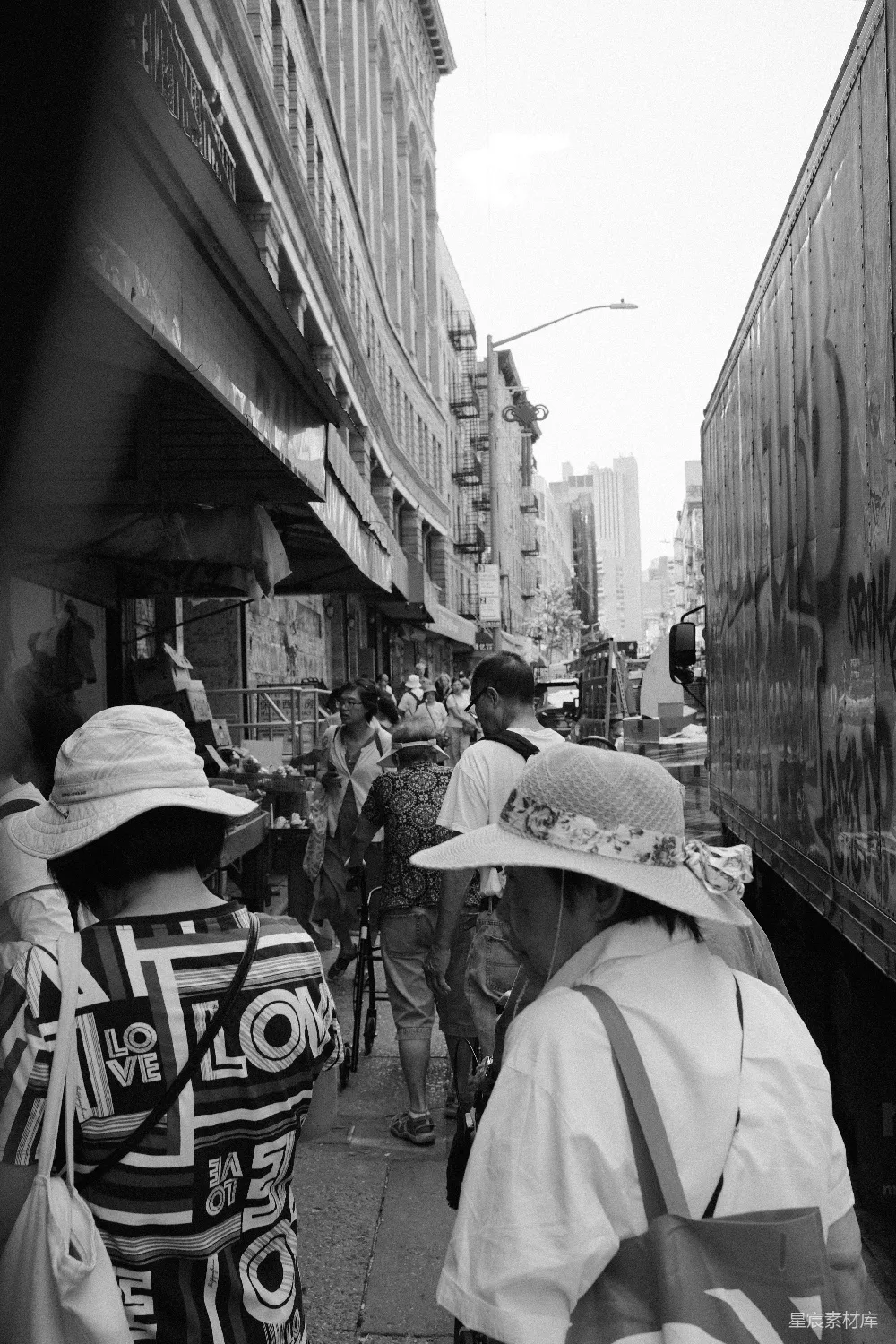 高清摄影 黑白色调 城市生活 街道场景 人像摄影 日常生活 都市巷弄中的日常生活